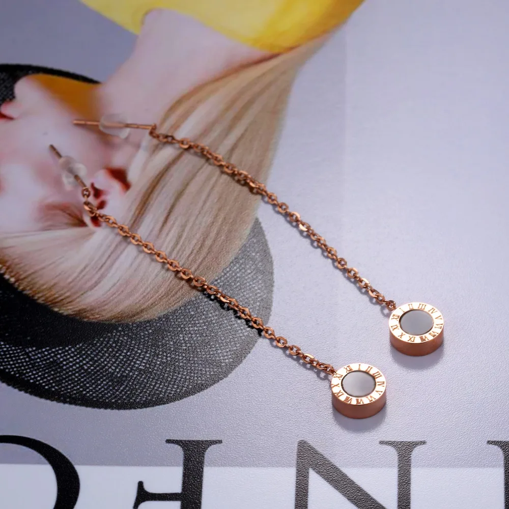 European and American style Roman numerals earrings Girls titanium steel black white two-sided 3-GE350 | Украшения и аксессуары