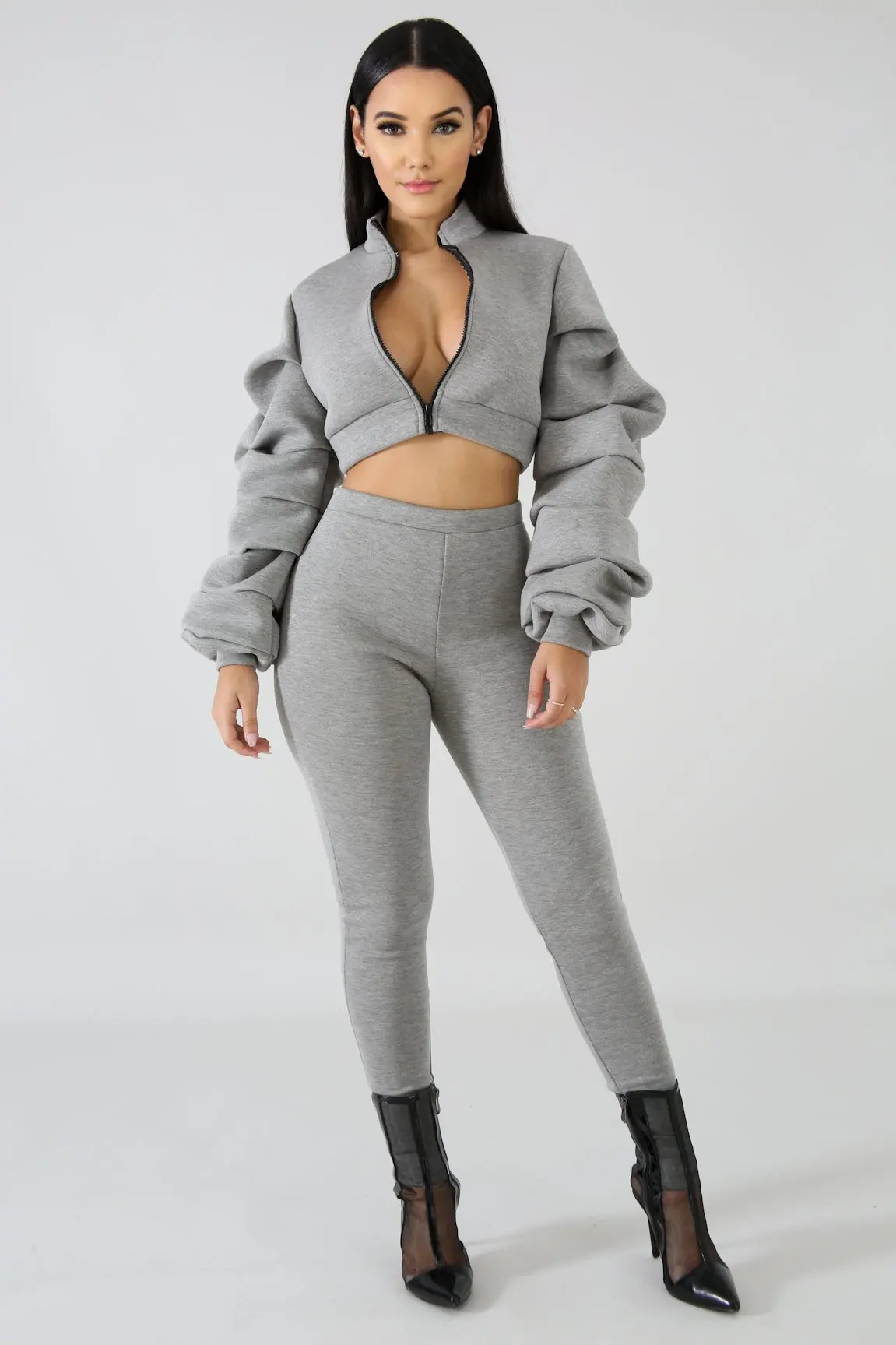 Женский костюм из двух предметов: куртка с длинным рукавом и леггинсы высокой