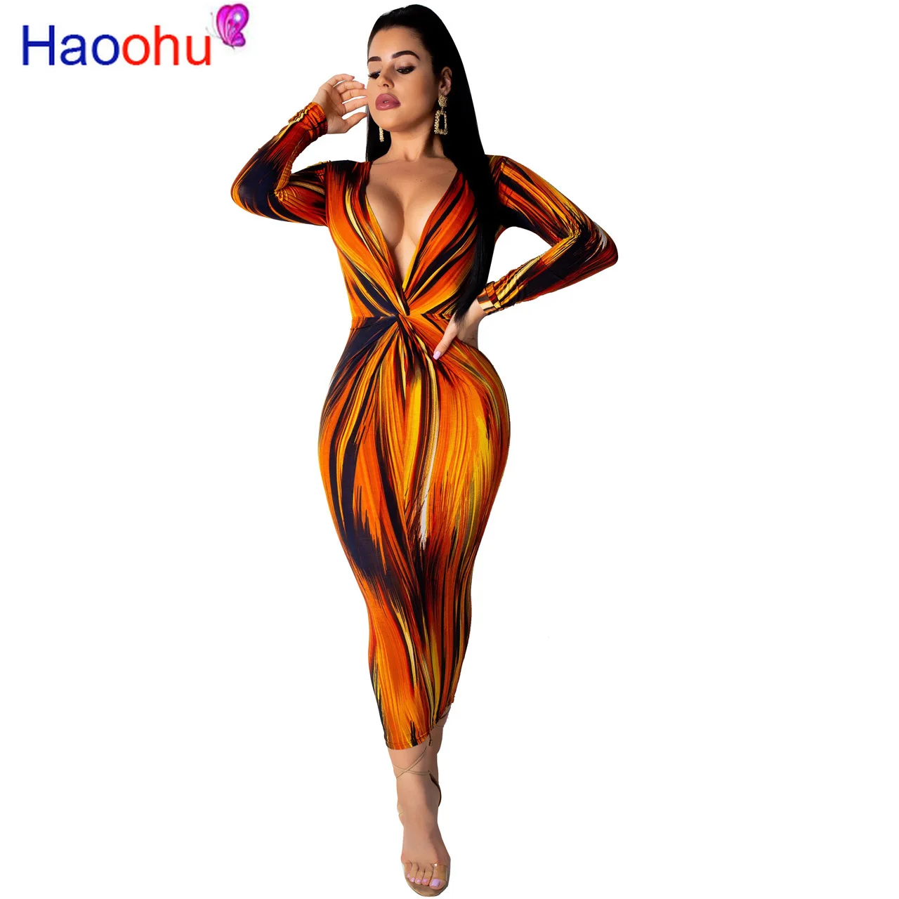 

Платье-макси с длинным рукавом и глубоким V-образным вырезом