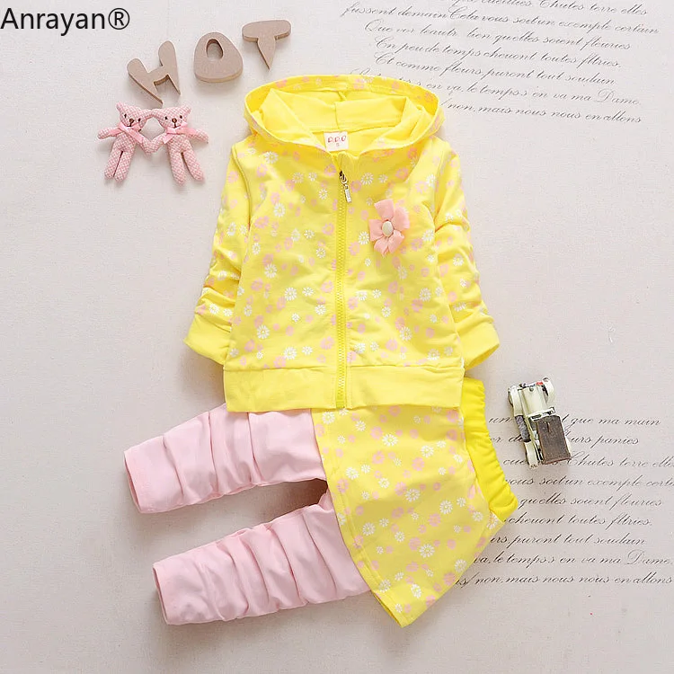 Комплект детской одежды из футболки с длинным рукавом и брюк хлопковый