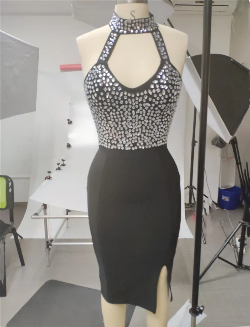 Женское облегающее платье без рукавов черное или хаки с открытой спиной и лямкой