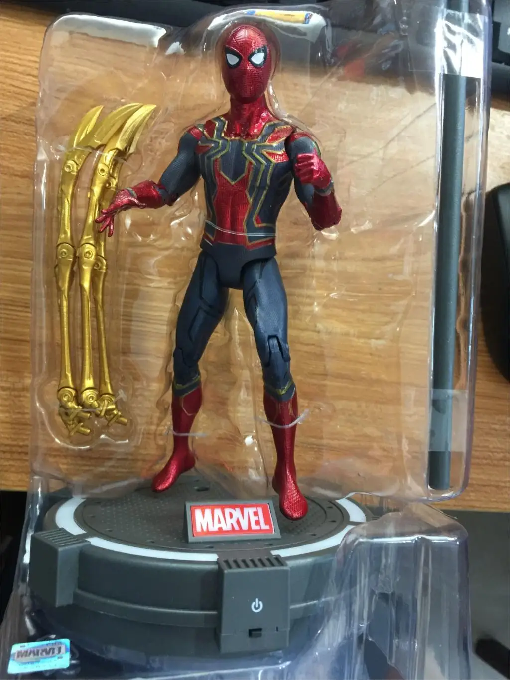 

Фигурка Человека-паука Marvel Мстители со светодиодной подсветильник кой