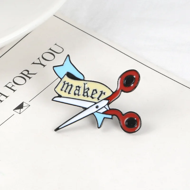 2019 модный эмалированный значок в виде ножниц для изготовления баннеров из