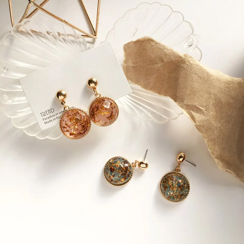 

Retro trend temperament decorative pattern shell white earrings geometric metal baroque ball earrings women jewelry