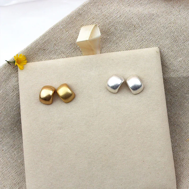 Серьги-гвоздики женские из сплава в стиле ретро |