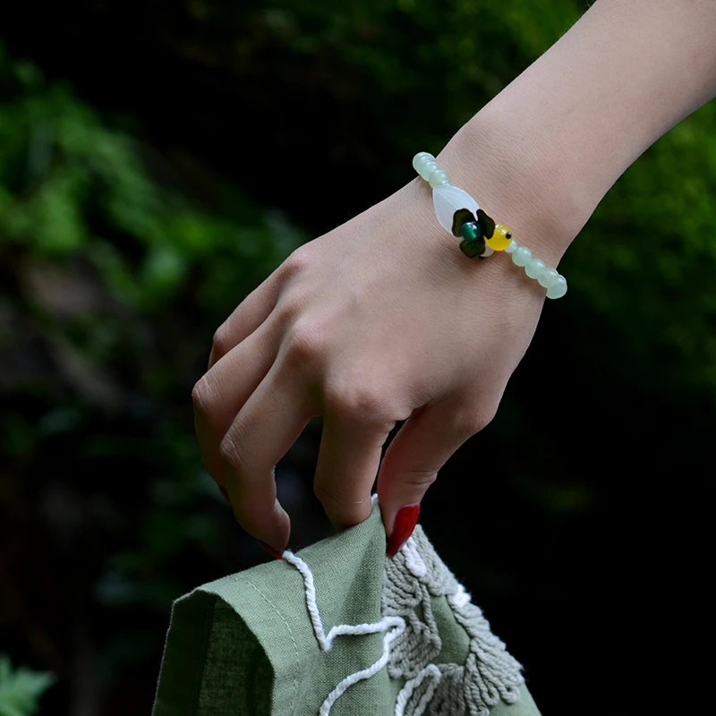 Женский браслет с бусинами авантюрина милый шармами украшение ручной работы