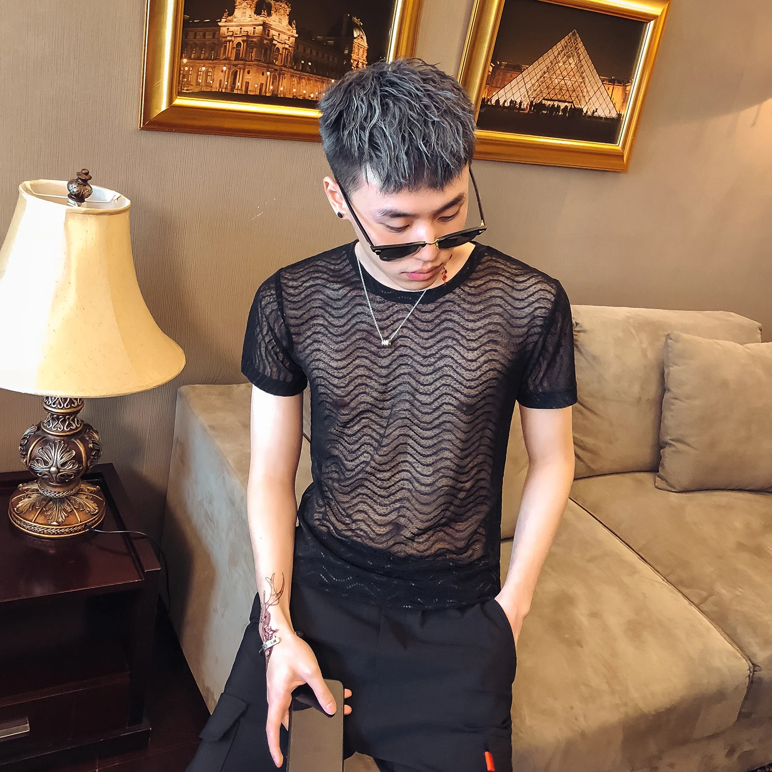 Для мужчин одежда лето 2019 г. футболки сексуальный режим человек Kleding See Through