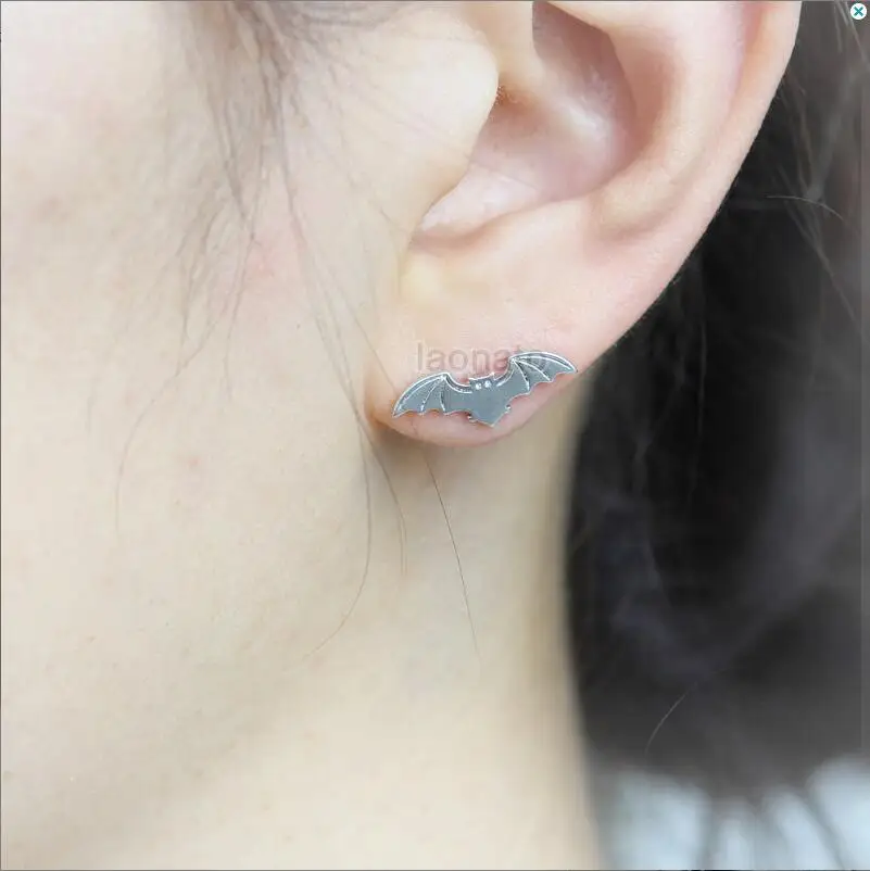 Новое поступление серьги-гвоздики в форме летучих мышей с золотым и серебряным