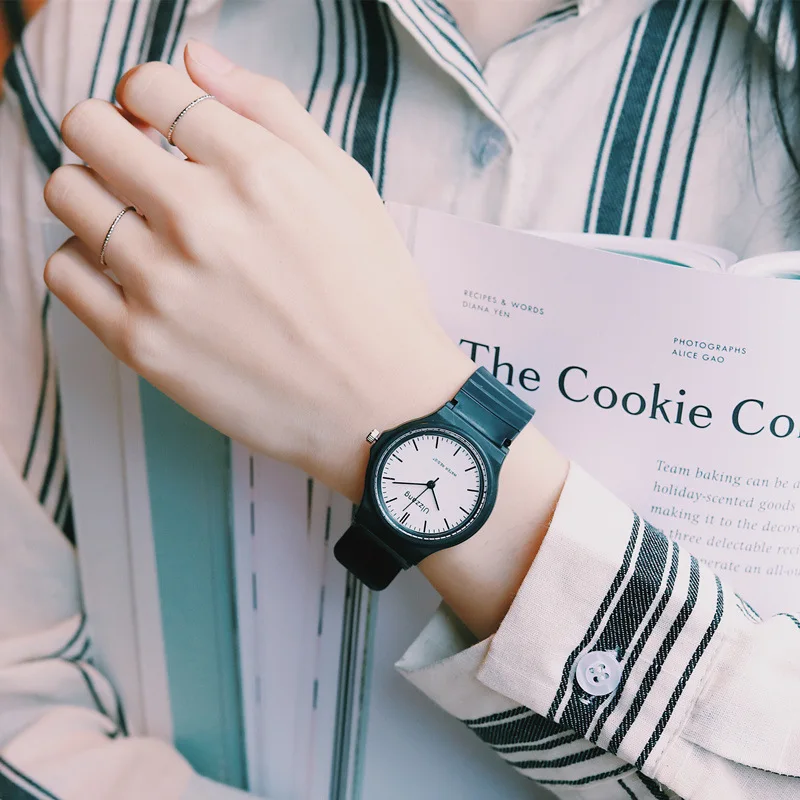 Модные женские ультратонкие черно белые простые кварцевые часы от известного