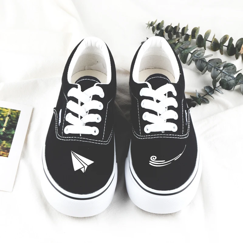 Раскрашенная вручную Уличная обувь для скейтборда Черная парусиновая Женская