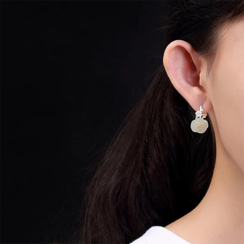 Женские серьги гвоздики из серебра 100% пробы с белым нефритом|Серьги-гвоздики| |