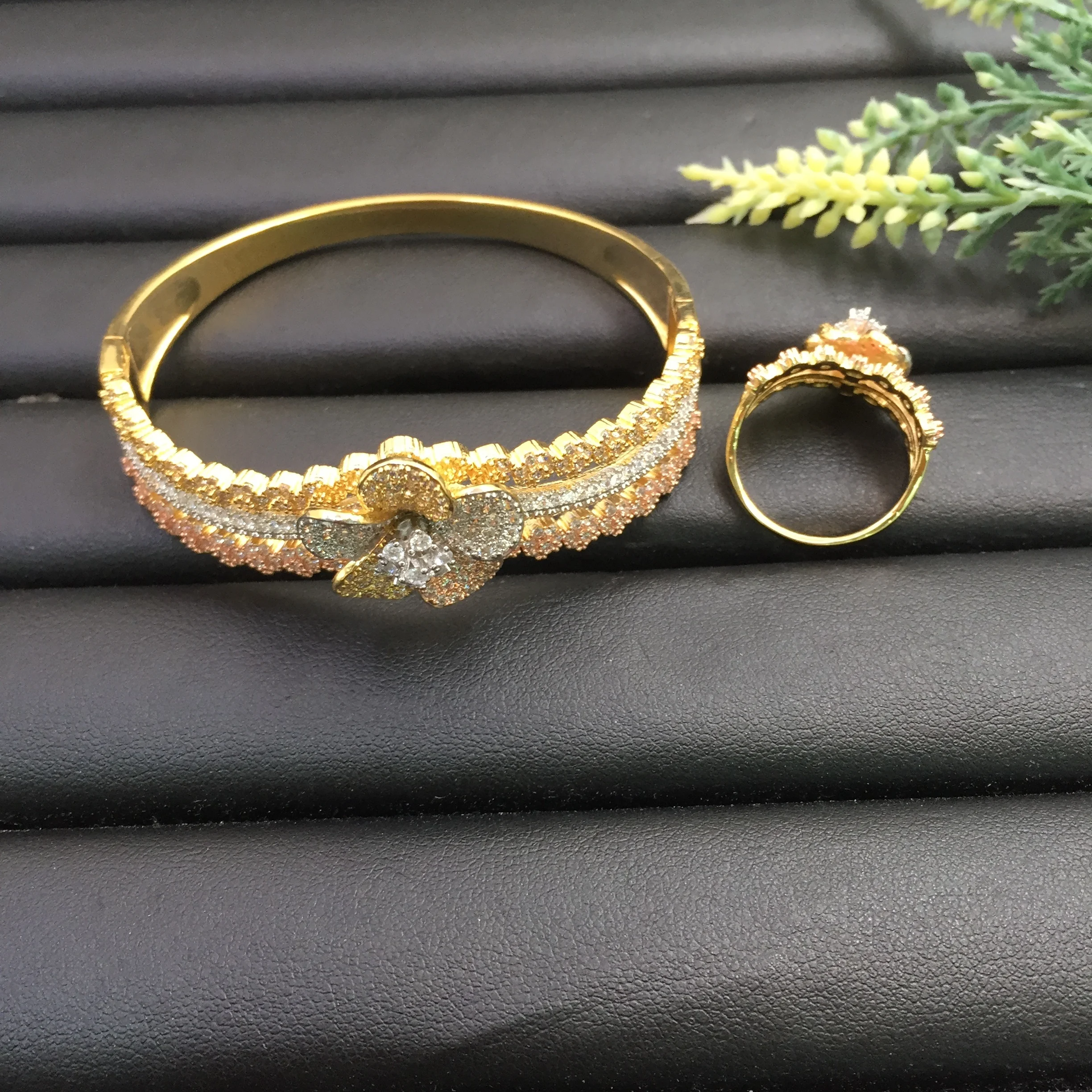 

Lanyika Fashion Jewelry Shiny Graceful Stylish Royal Crown Micro Plated Party Romantic Bangle With Ring Banquet Daily Best Gift