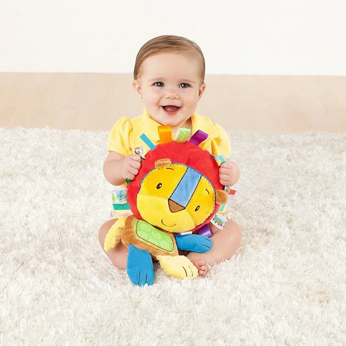 Детские игрушки погремушки соска кукла плюшевая детская подушка животные руки