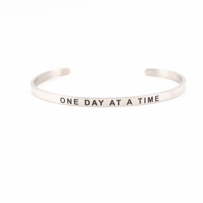 ONE DAY AT A TIME Браслет с мантрой из нержавеющей стали, вдохновляющие браслеты Prosecco queen, подарок для женщин - Окраска металла: ONE DAY AT A TIME