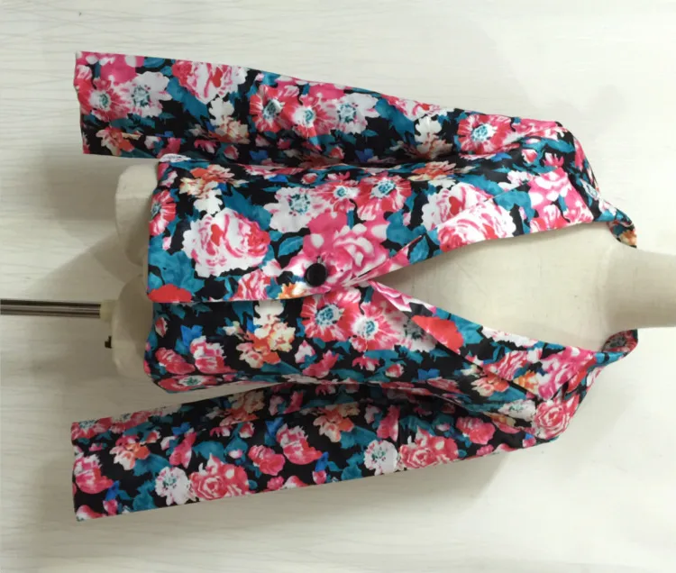 Фото Куртка женская короткая с цветочным принтом на осень/зиму LBD1123 Женская одежда Куртка женская короткая с цветочным принтом на осень/зиму LBD1123 Женская одежда