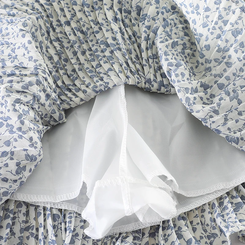 Женский комплект из двух предметов вязаный жилет яркого цвета + юбка с цветочным