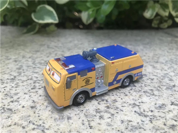 Автомобиль игрушечный Tomy Tomica Disney Pixar 6 см без посылка |