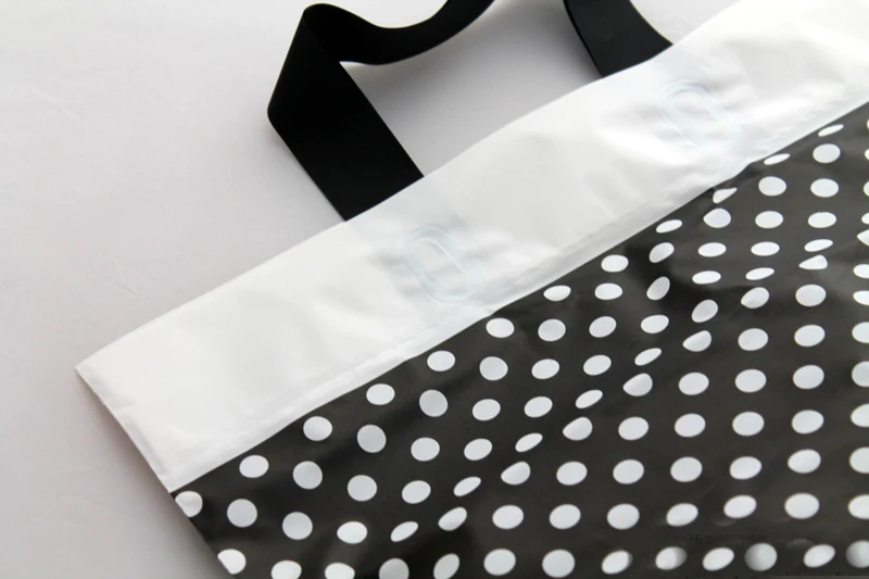 50pcs Gift Plastic Bags Black Polka dot gift packing bags plastic shopping bag cloth/shoes/favors 25x20x5cm | Дом и сад