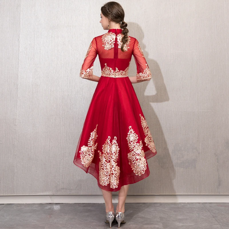 Кружевное вечернее платье с аппликацией короткое спереди и длинное сзади для