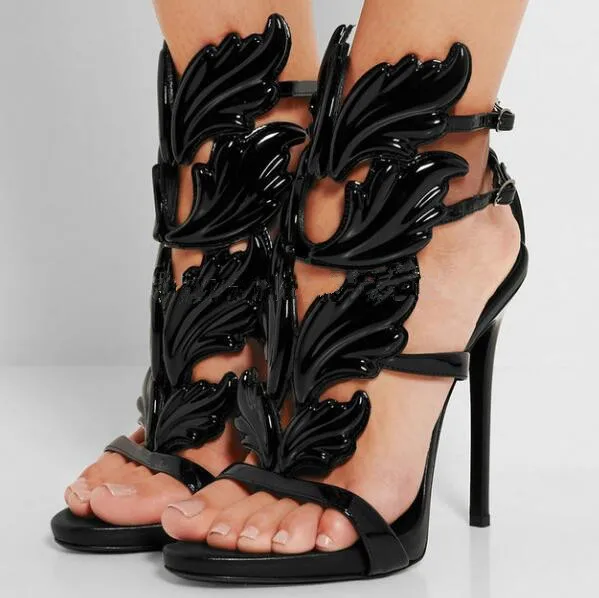 Женские сандалии гладиаторы с металлическими крылышками коллекция 2017 года