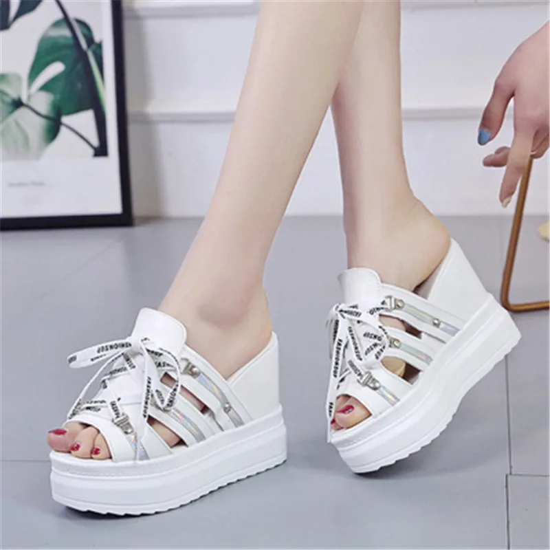 FeiYiTu/Новое поступление; сезон лето; стильные пикантные босоножки на танкетке; модные женские шлепанцы на высоком каблуке; женские Вьетнамки 12 см