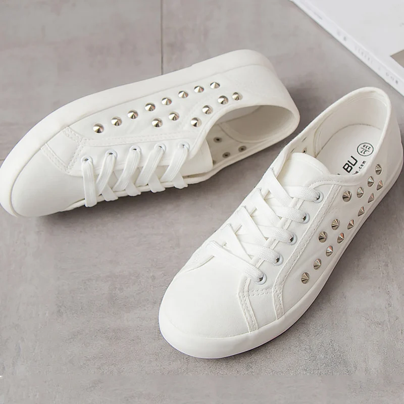 Модная парусиновая обувь с заклепками женские легкие прогулочные белые