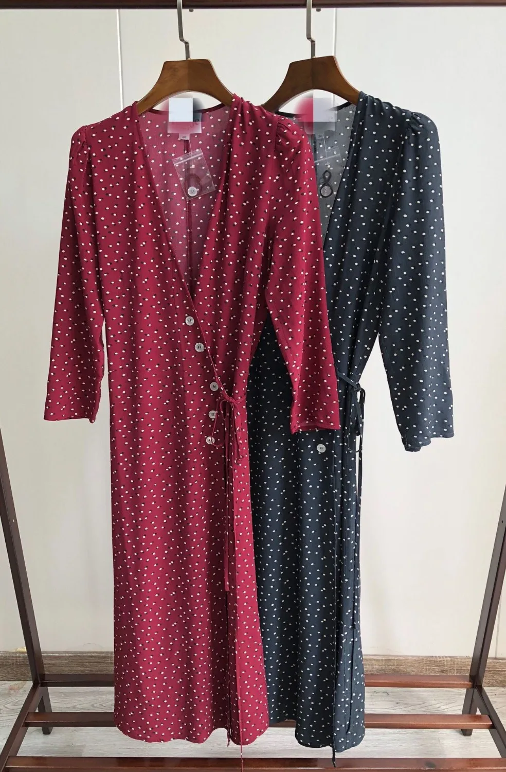 Осеннее женское платье во французском стиле винтажное с запахом на запястье и