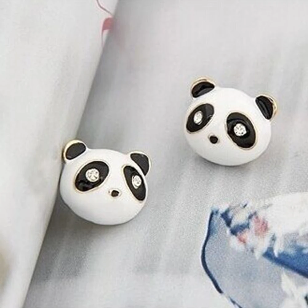 Серьги-гвоздики женские эмалированные с рисунком милой панды |