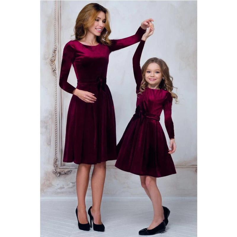 Wine Red Новинка года; бархатные праздничные платья с длинными рукавами для мамы и дочки; теплое платье для девочек; семейная одежда - Цвет: Wine Red