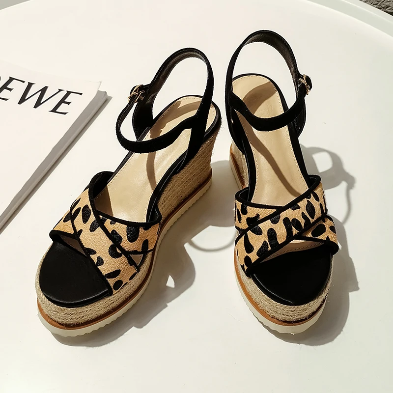 Женские босоножки на танкетке из конского волоса леопардовые сандалии высоком