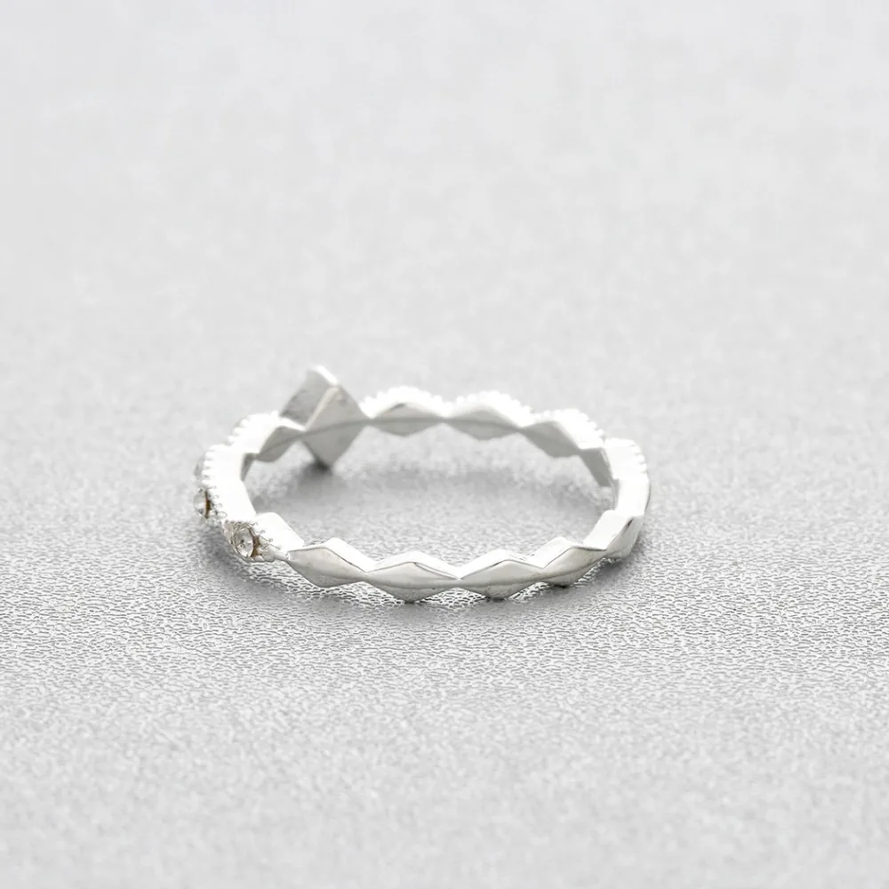 Обручальное кольцо с кристаллами циркония минималистичные ювелирные украшения