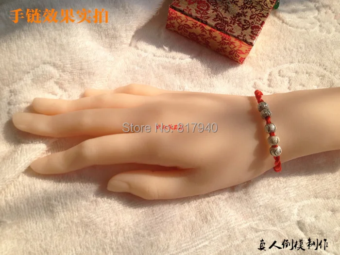 Одна пара реалистичных силиконовых женских манекен для демонстрации колец и