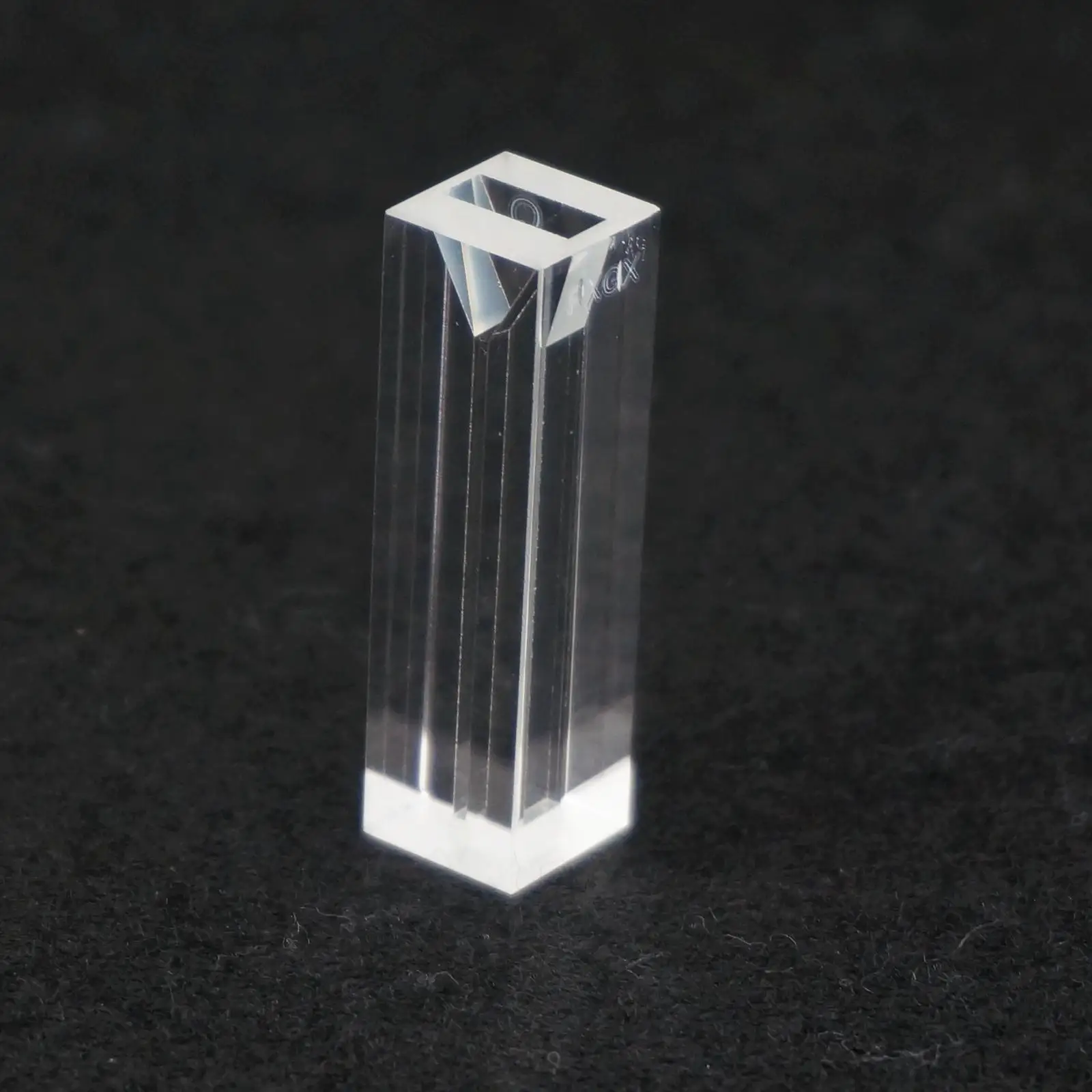 Светильник с крышкой для флуоресцентного спектрометра 10 мм 140ul 1x4 | Канцтовары