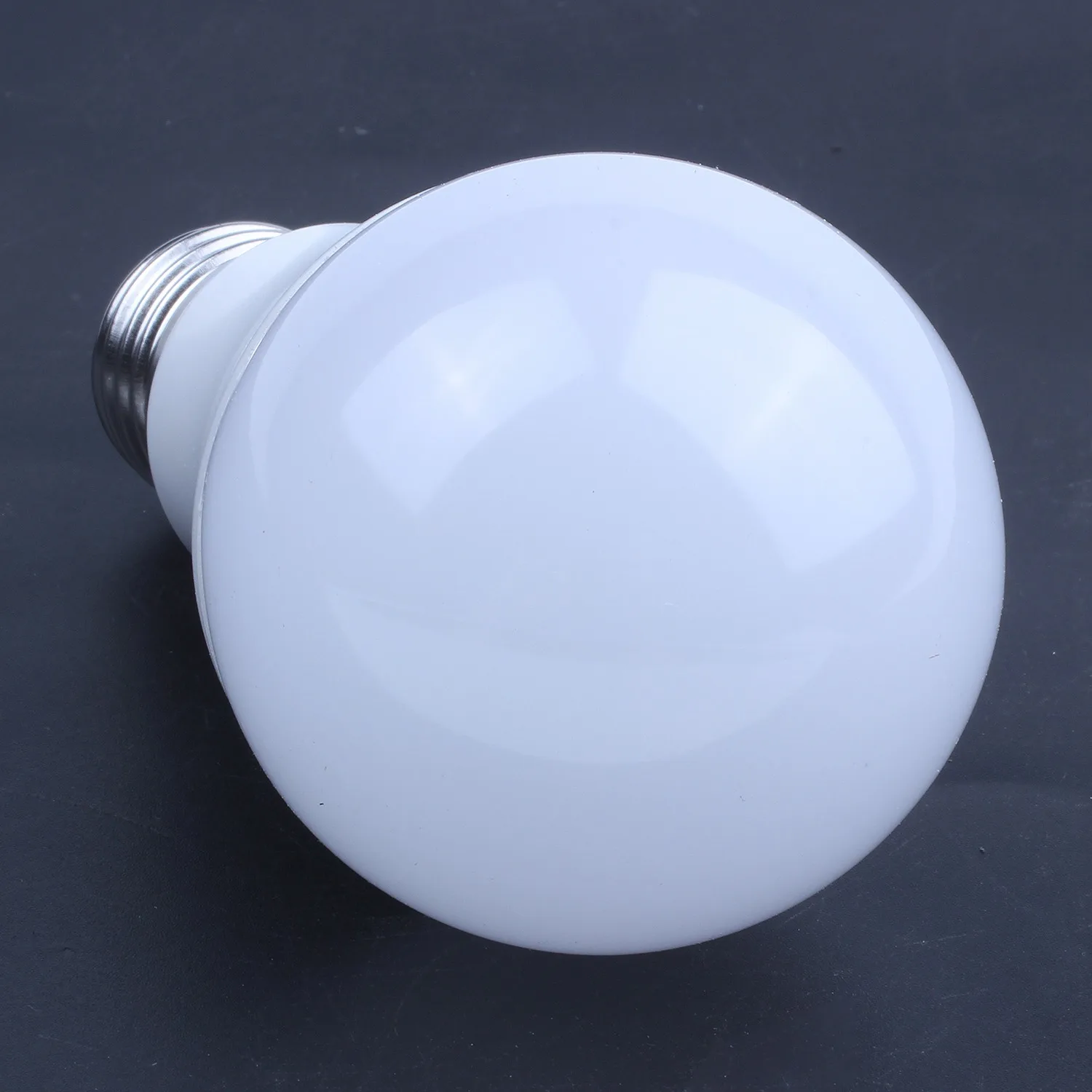 Dusk to Dawn LED Light Bulb 5W 2700K Sensor Security E26/E27 Base Warm white |