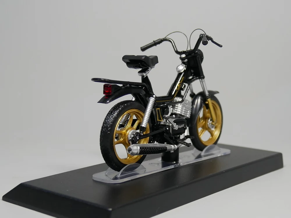 Авто ИНН 1:18 Масштаб мотоцикл MALAGUTI пятьдесят литая модель| |