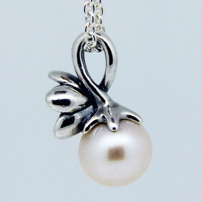 Цветочный кристальночистые жемчужные ожерелья с кулоном и черной эмалью в виде