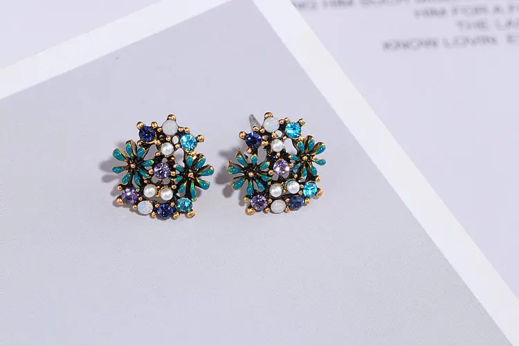 Vintage Sweet Cute Flower Stud Earrings for Women New Fashion Pearl Crystal Earrings Femme Brincos Wholesale Jewelry WX195