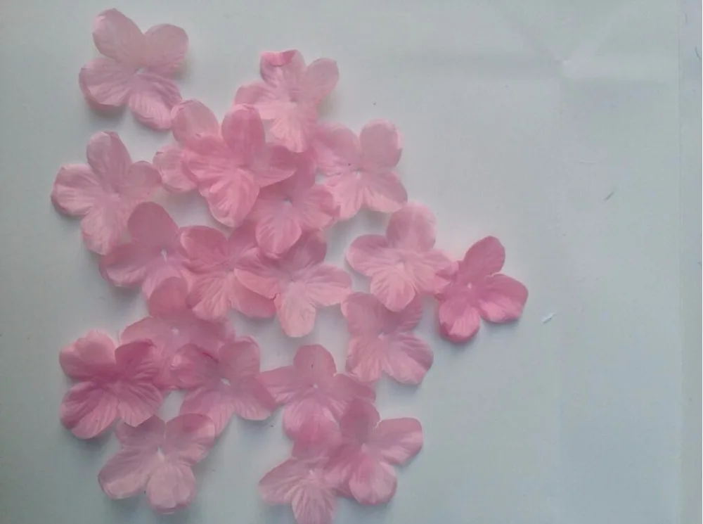 

2,000pcs 4.5*4.5cm Pink Hydrangea Flower Leaves Petals For Wedding Party Holiday Table Venue Decoration
