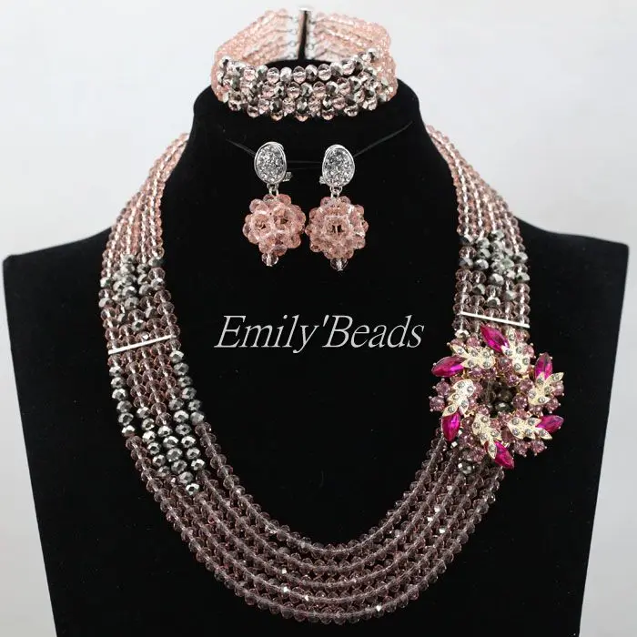 Комплект ювелирных изделий из бисера и кристаллов в африканском стиле |