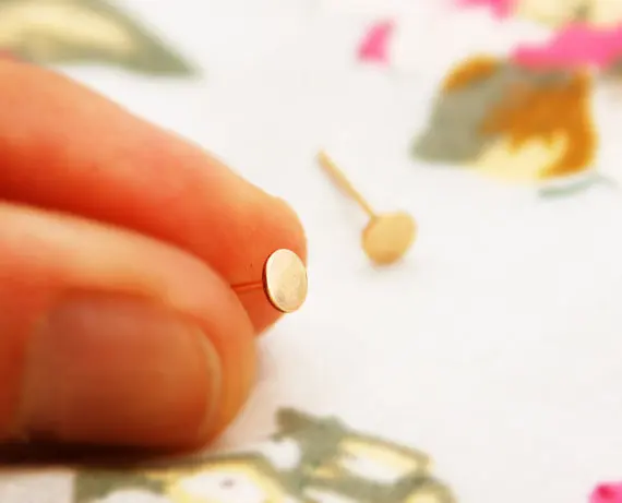 1 пара крошечных круглых сережек Гвоздики С Плоской поверхностью простые