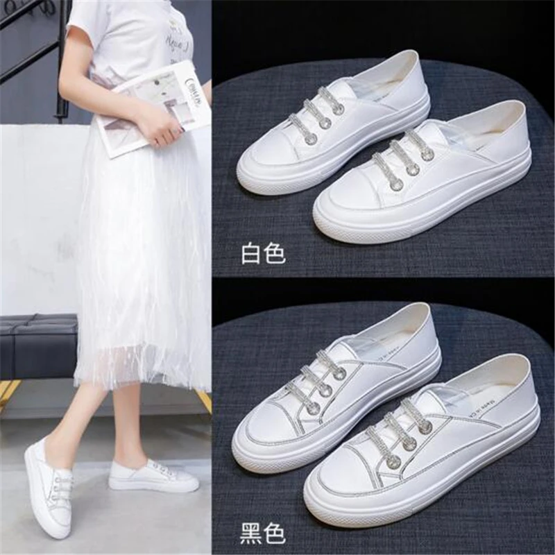 Маленькие белые женские туфли с закрытым носком модная обувь из мягкой кожи со