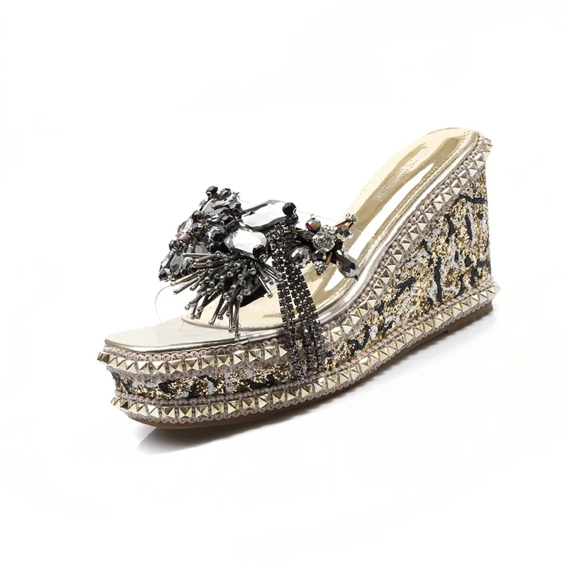 2019 г. Женские босоножки на танкетке с заклепками высоком каблуке 10 см 4 платформе