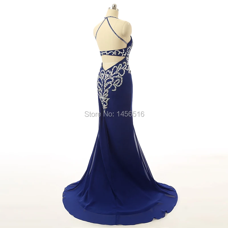 Привлекательное трапециевидное платье с лямкой на шее и аппликацией из бисера