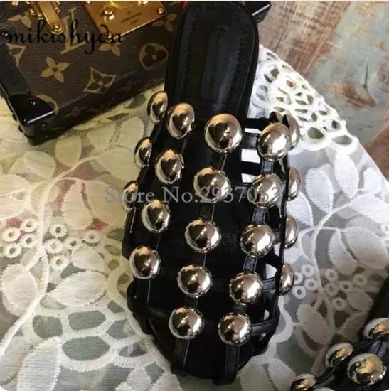 Женские модельные сандалии на плоской подошве с вырезами без застежки | Обувь