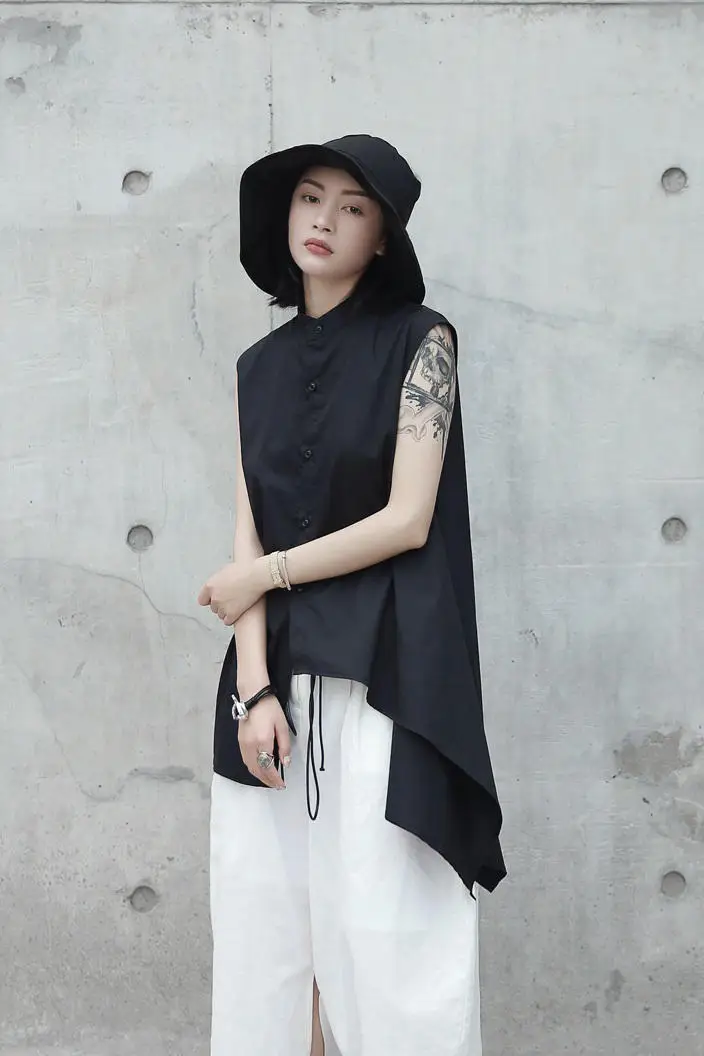 Женская блузка без рукавов с воротником-стойкой | одежда