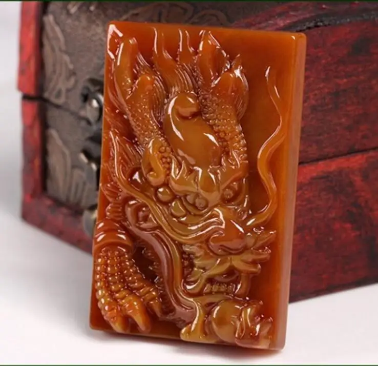 Подвеска из натурального нефрита HUANGLONG бежевая с гравировкой lucky dragon