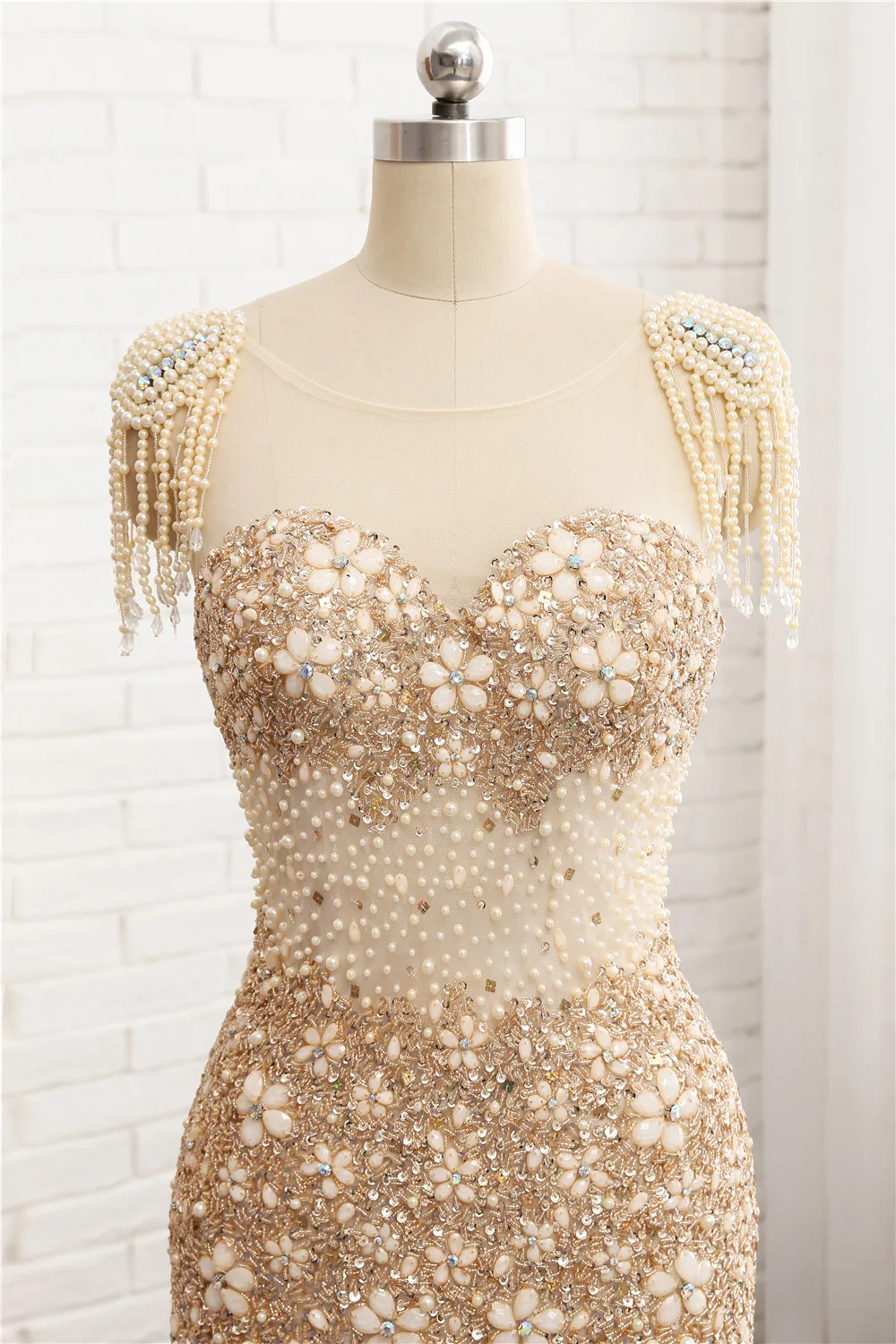 Новые красивые длинные тюлевые вечерние платья 2018 с открытой спиной Украшенные