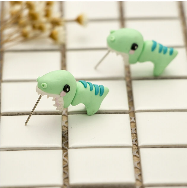 Женские серьги гвоздики из полимерной глины милые мягкие ручной работы в виде