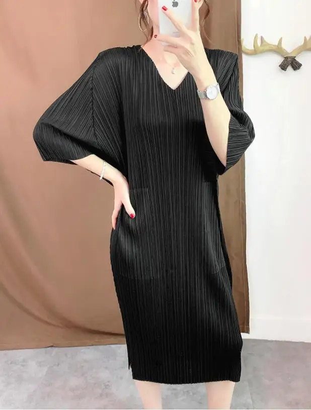 Черный Miyake fold платье с v-образным вырезом летнее Новое свободное платье плюс размер рукав летучая мышь Плиссированное женское платье sanzhai - Цвет: Черный