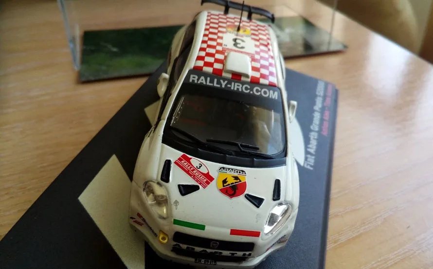 Фабричный 1:43 Fiat Abarth Grande Punto S2000 игрушечный автомобиль игрушки для детей литая под давлением модель автомобиля подарок на день рождения